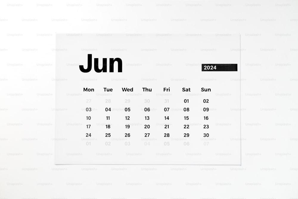 Un calendrier avec la date du mois de juin dessus