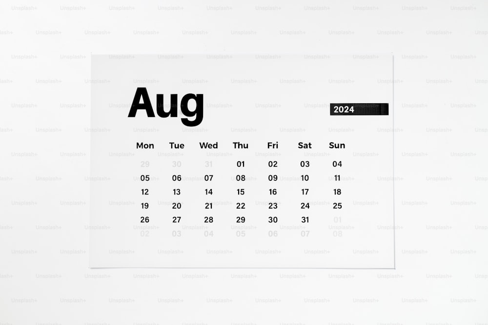 Un calendrier avec la date du mois d’août dessus