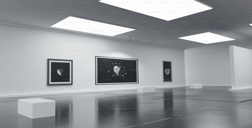 Una foto en blanco y negro de una habitación grande