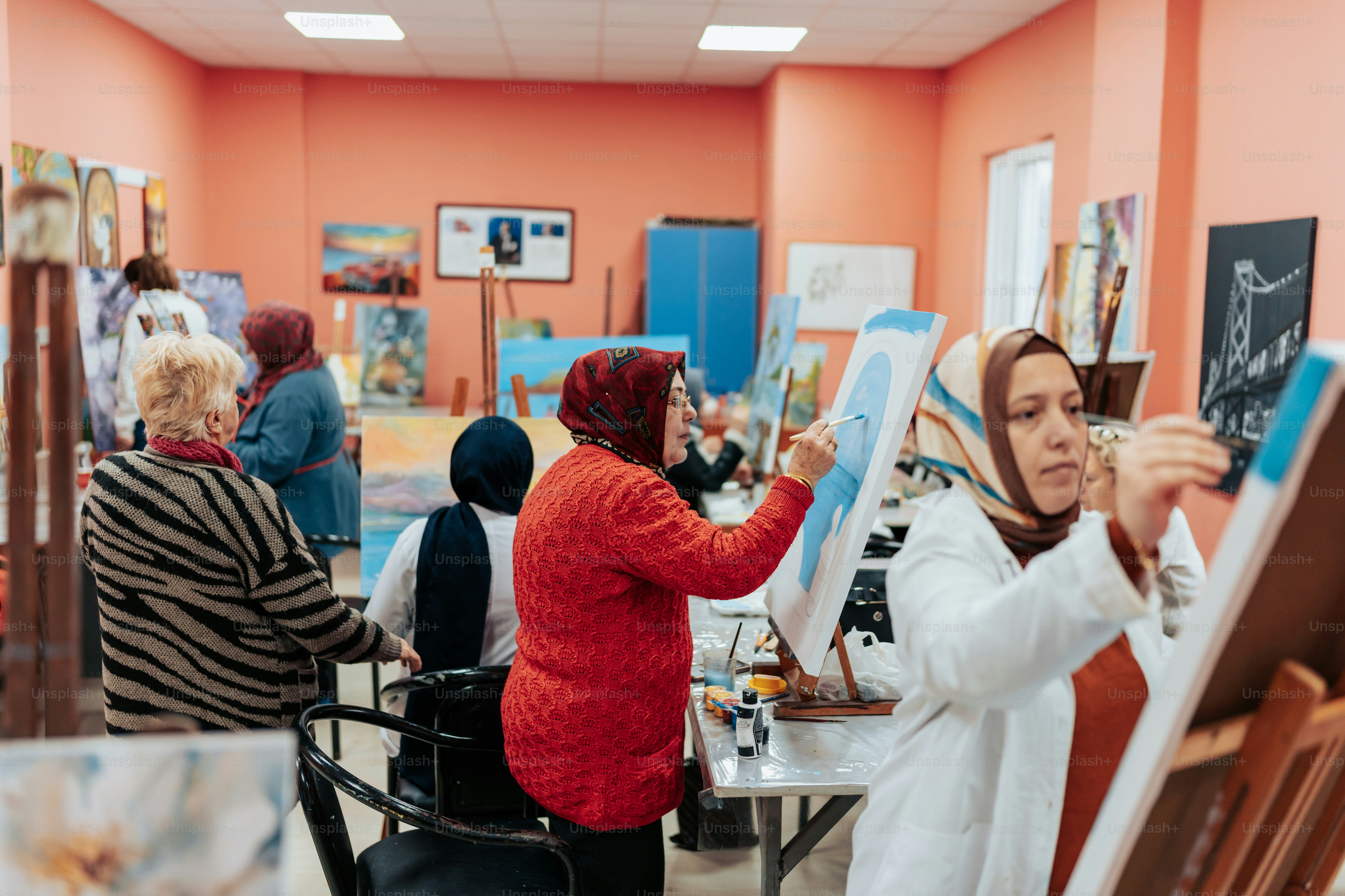 A woman is painting in an art class photo – Painting Image on Unsplash