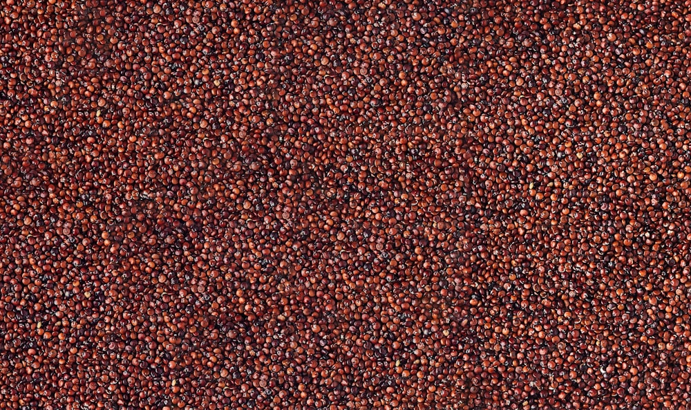 Una vista ravvicinata di un tappeto rosso