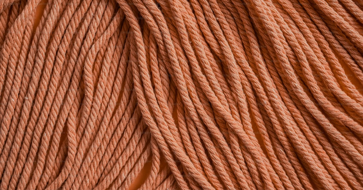 A close up of a rope on a table photo – Peach fuzz Image on Unsplash