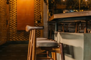 a row of wooden chairs sitting next to each other