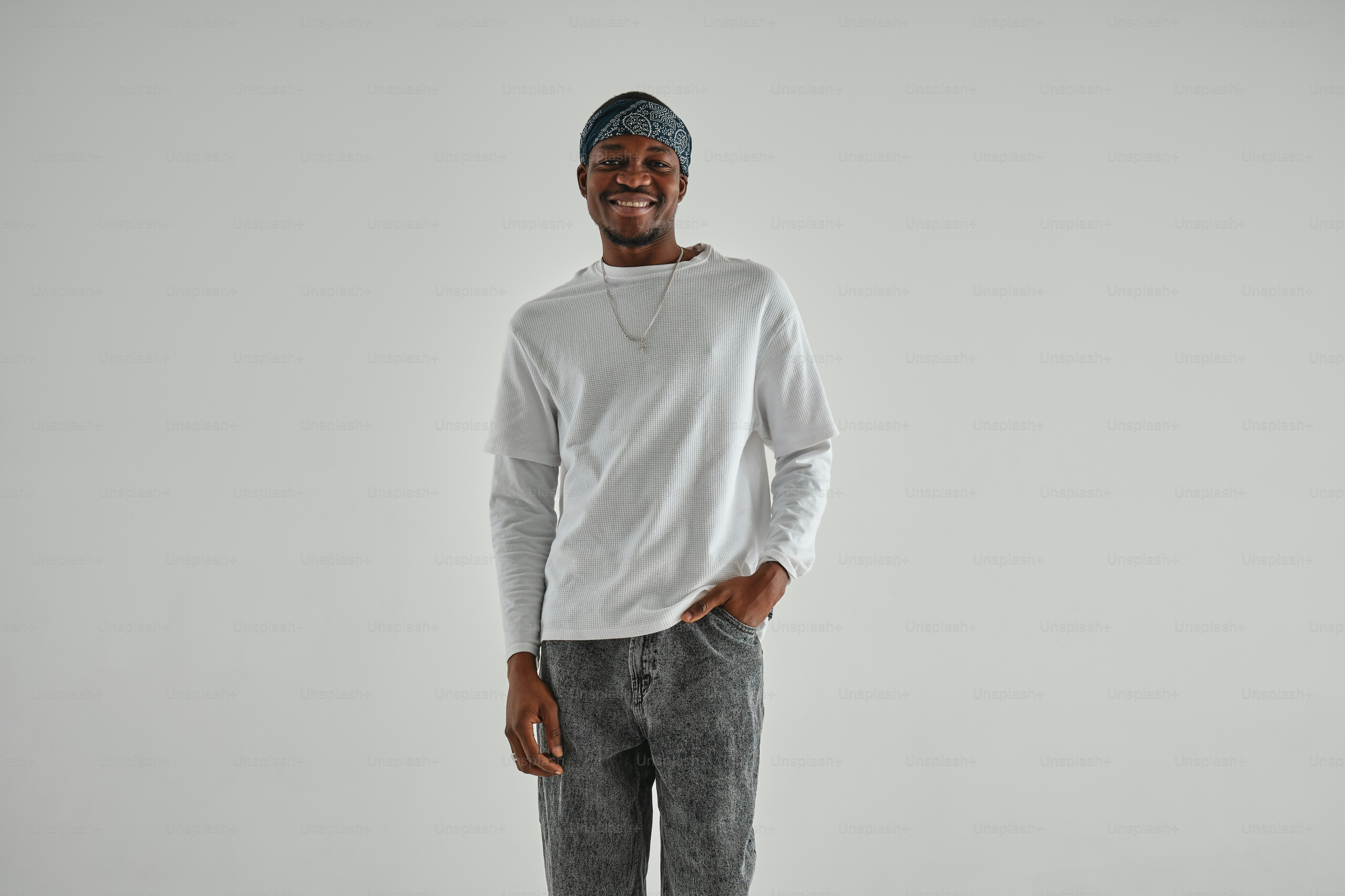 A man standing in front of a white wall photo – Happy Image on Unsplash