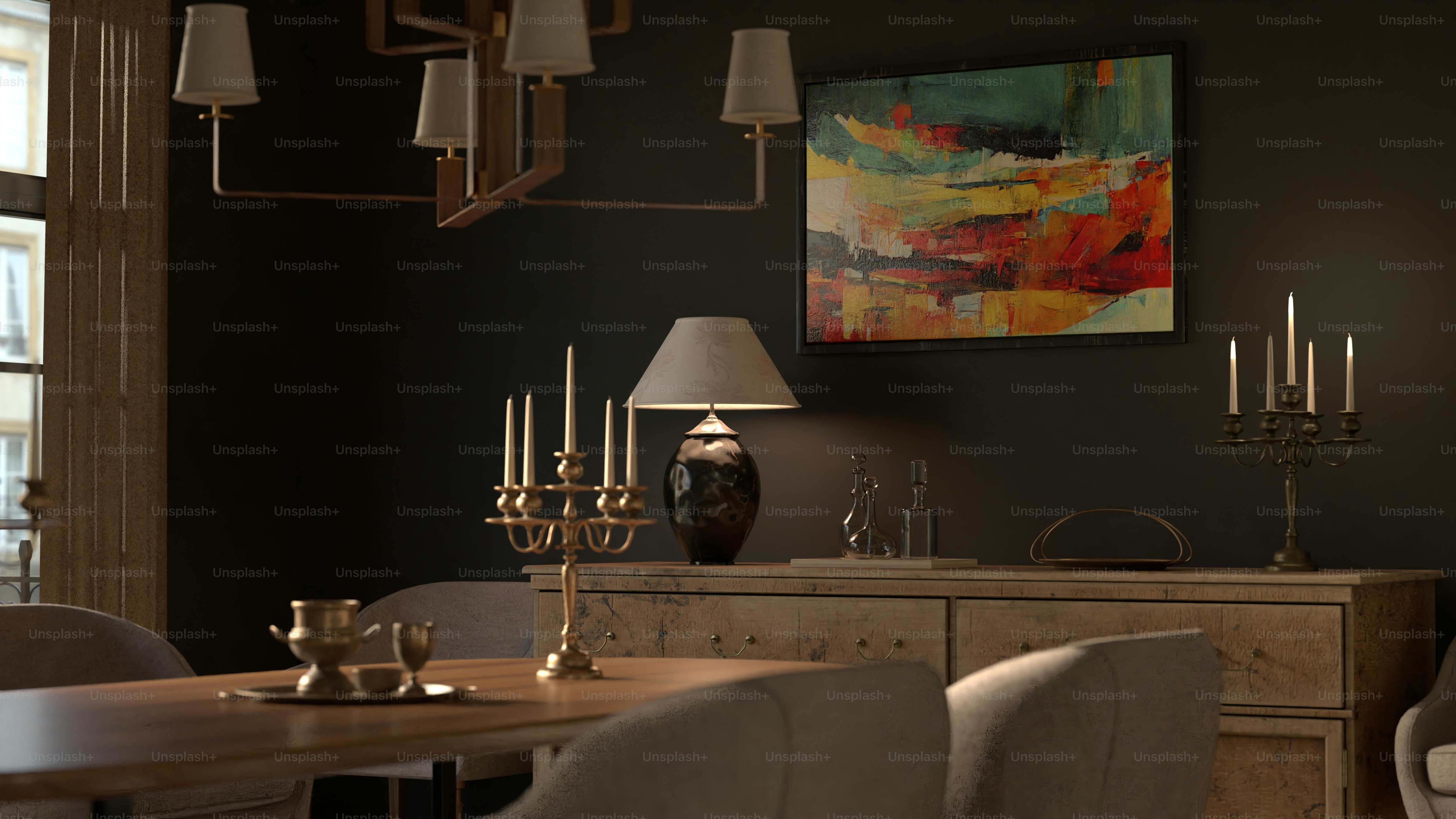 un comedor con una mesa y sillas y un cuadro en la pared