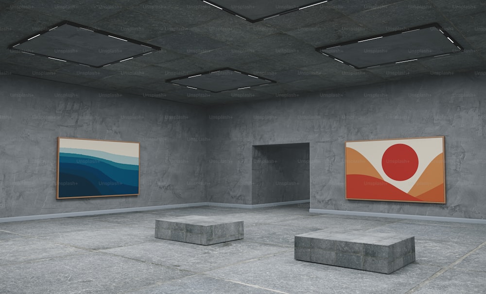 ein großer Raum mit zwei Gemälden an der Wand