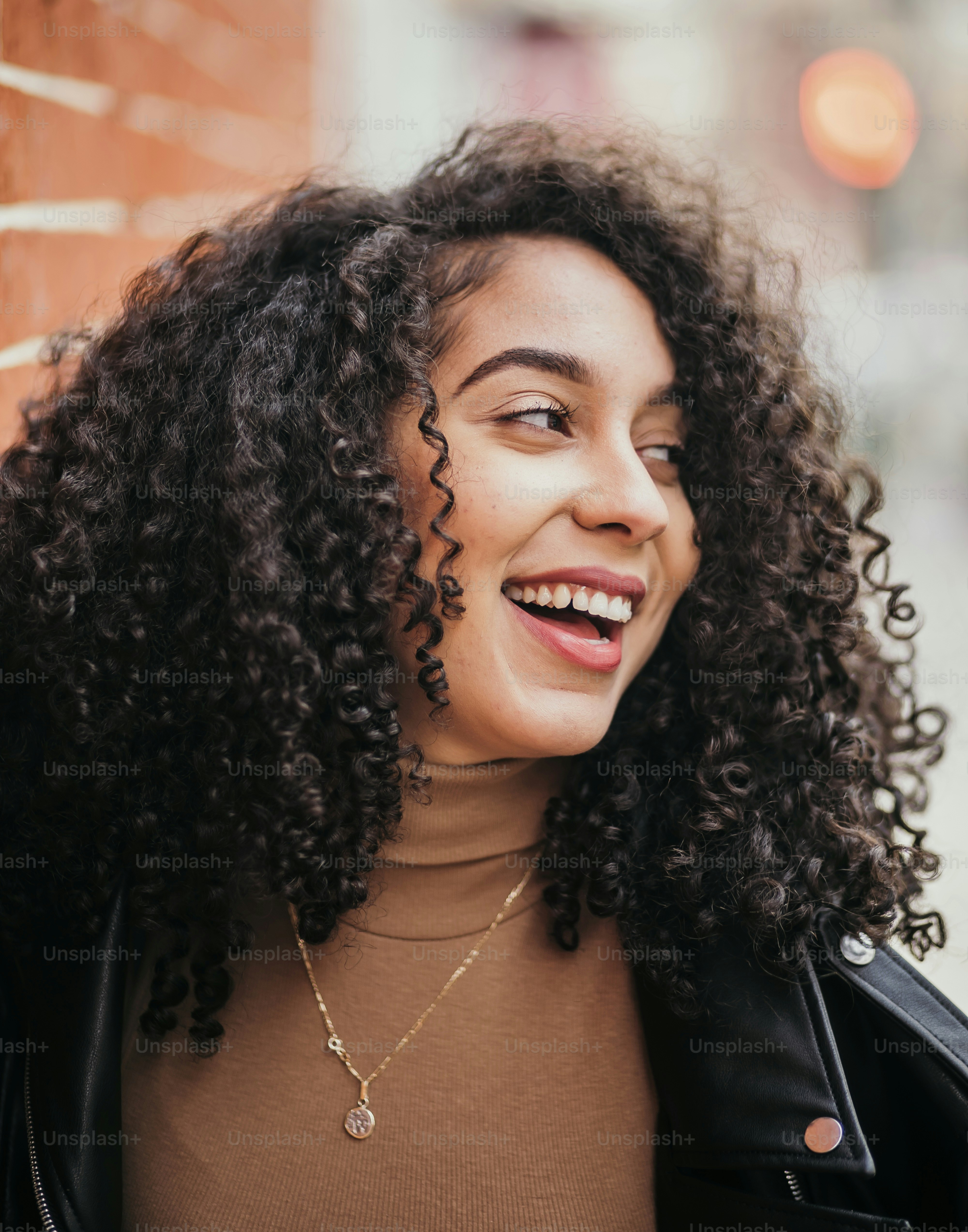 Professionele vrouw aan het werk in een moderne kantooromgeving