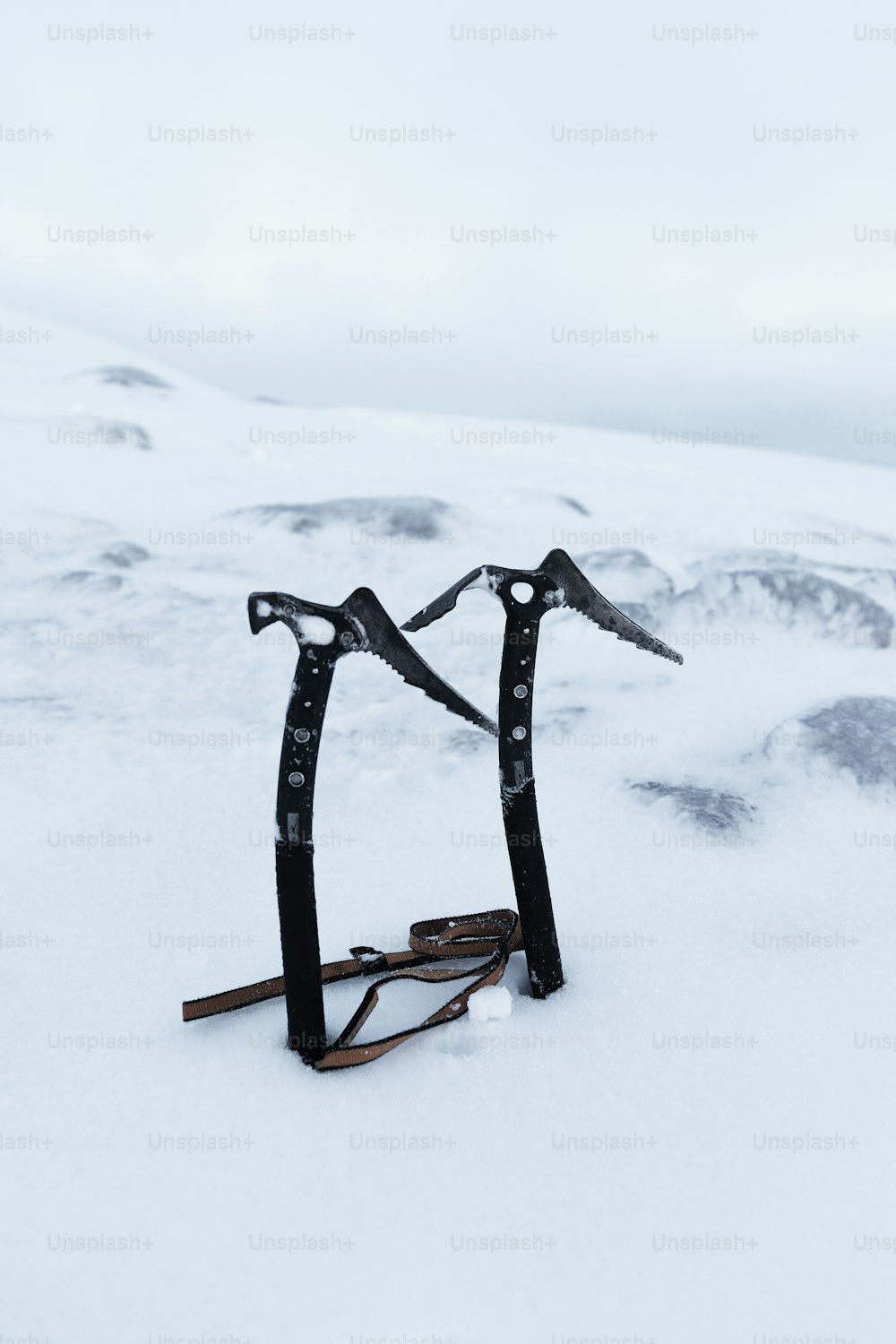 a pair of skis laying in the snow