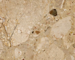 Un primer plano de una superficie de mármol con pequeñas rocas