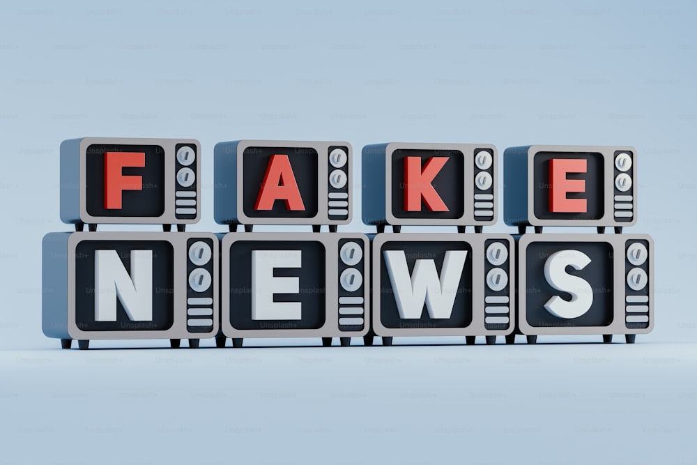 Noticias falsas deletreadas con cubos frente a un fondo azul