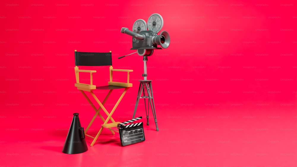 una silla de director junto a un proyector de cine