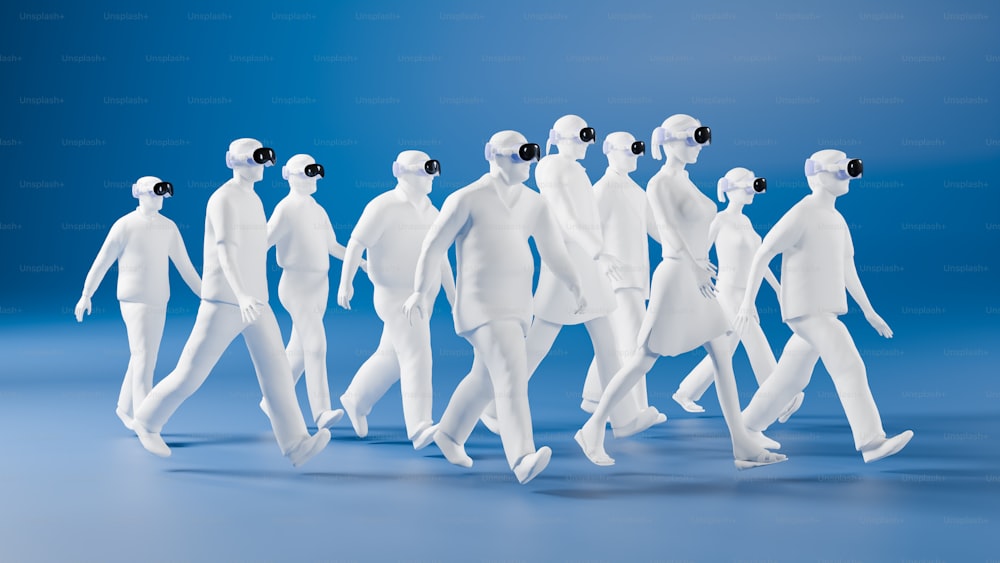 um grupo de manequins brancos andando em uma fila