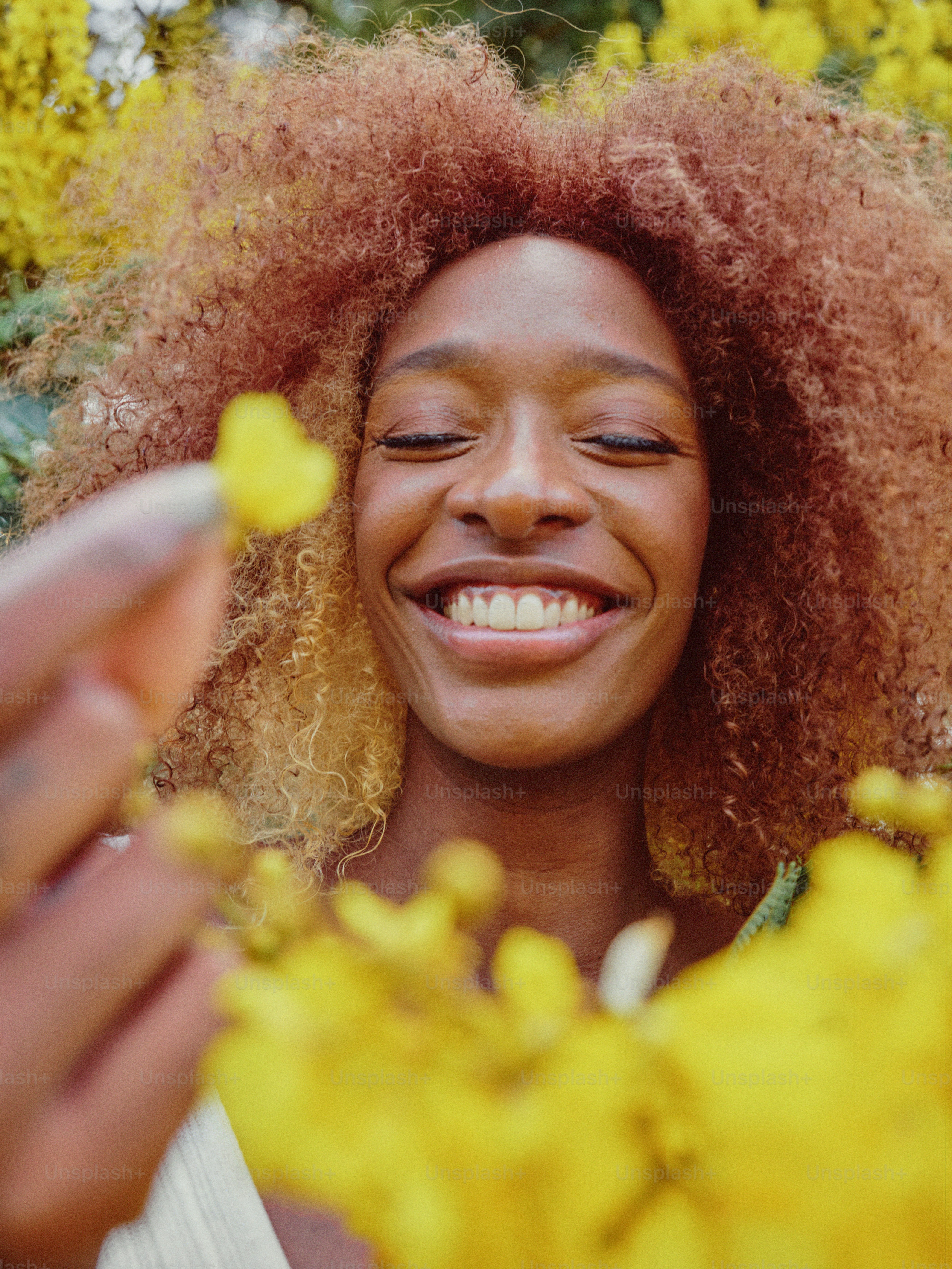 A woman with red hair smiling and holding a cell phone photo – Flowers ...