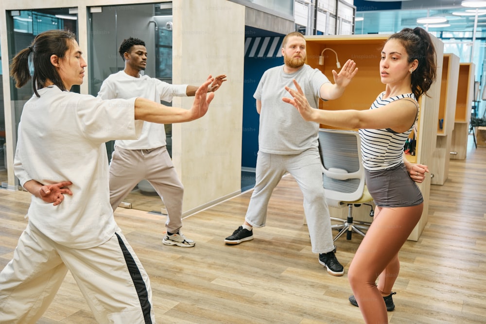 a group of people in a dance class