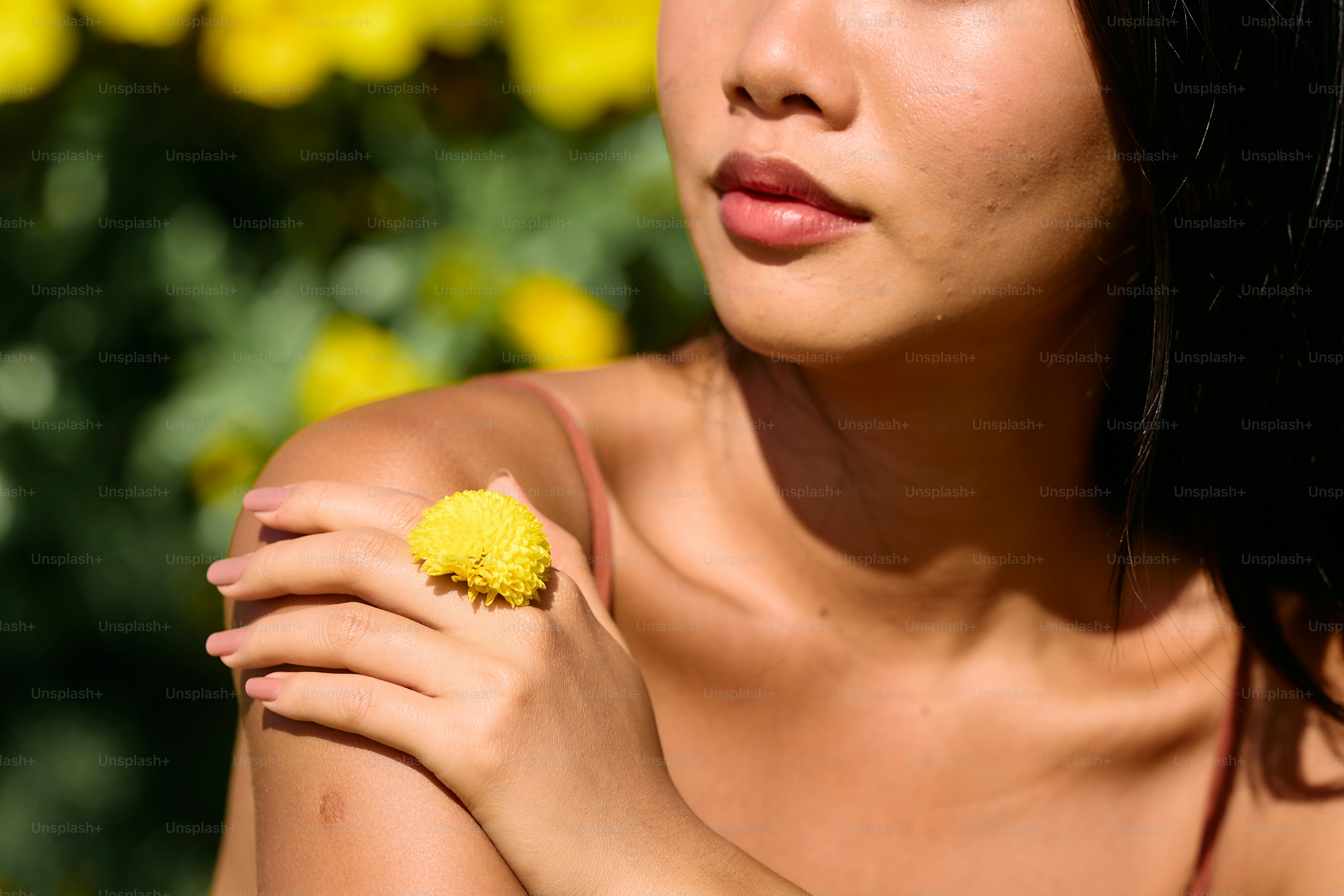 A woman with a flower in her hand photo – Flower Image on Unsplash