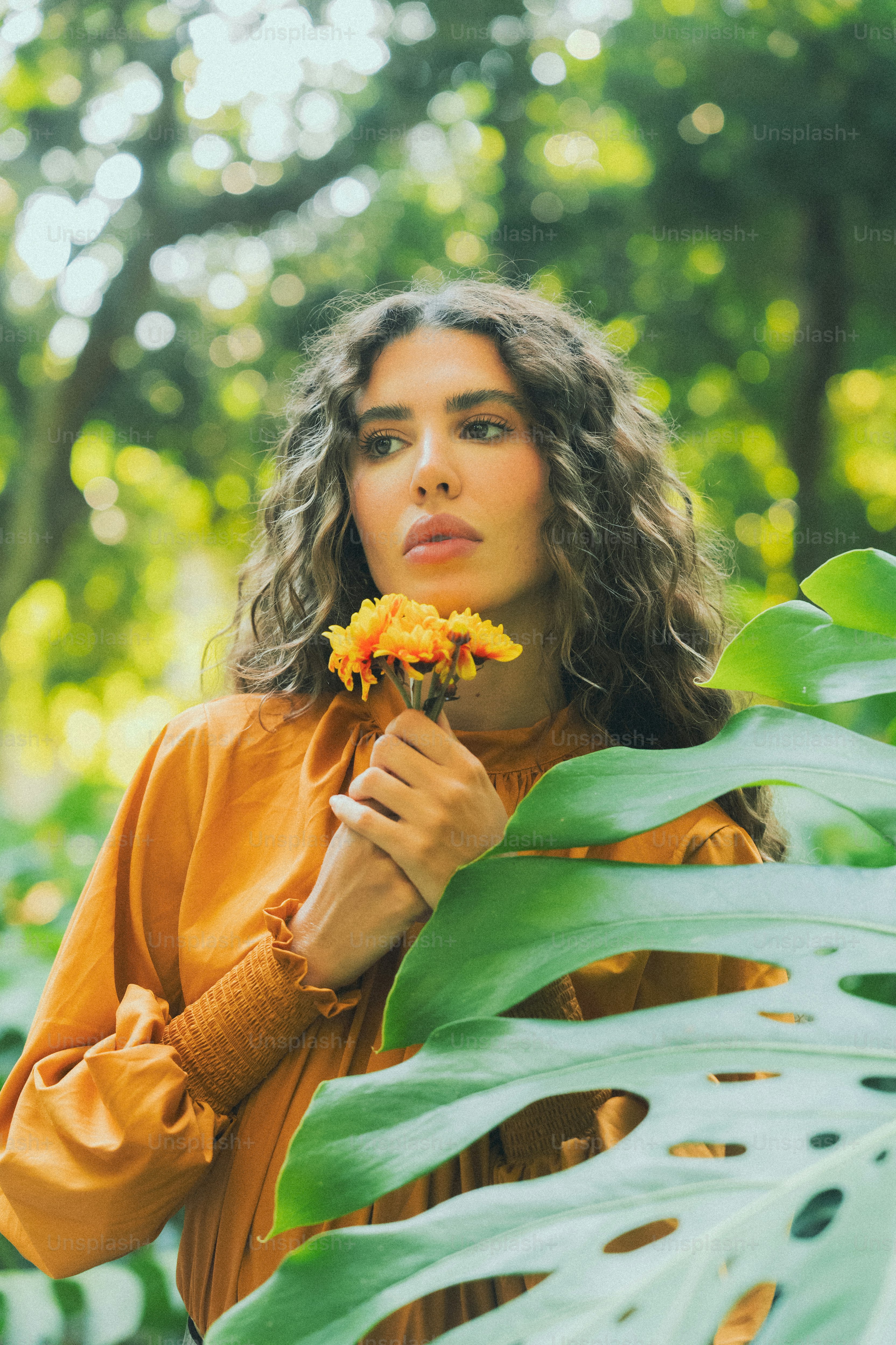 A woman holding a flower in her hand photo – Flowers Image on Unsplash
