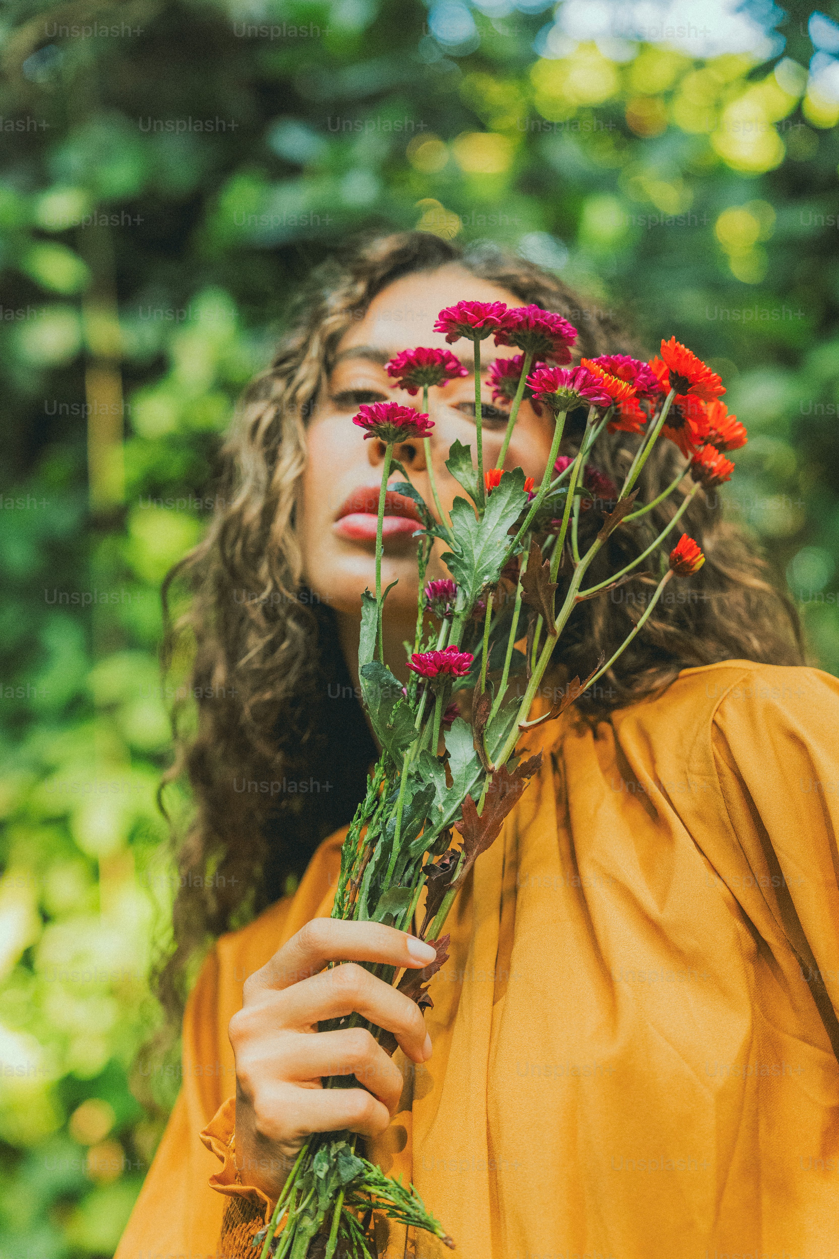 A woman holding a bunch of flowers in her hands photo – Flowers Image ...