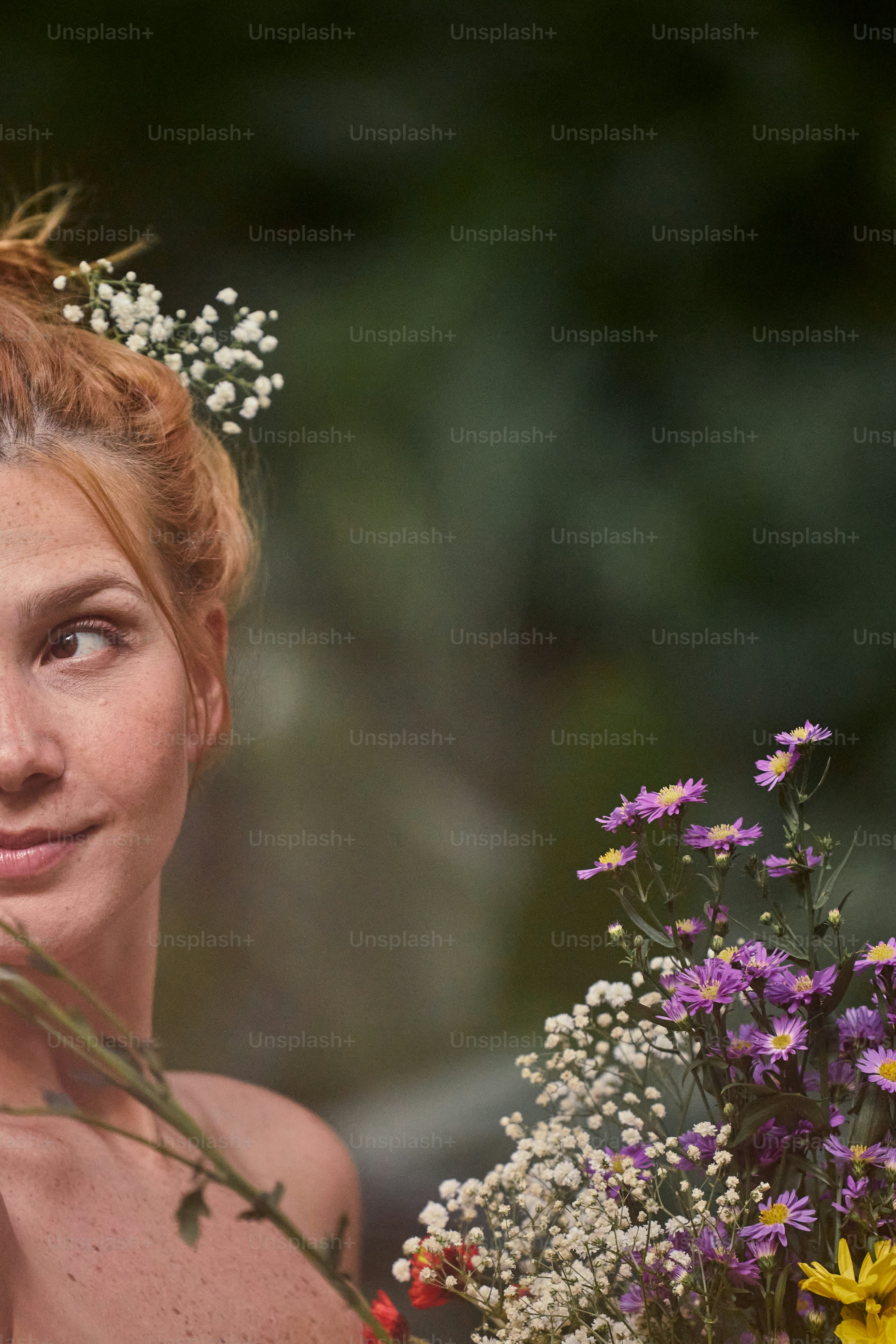 A woman with a flower in her hair photo – Flowers Image on Unsplash