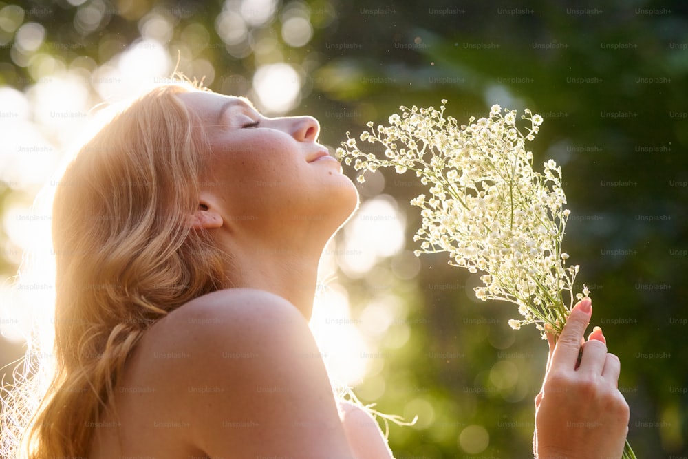 a woman holding a bunch of flowers in her hand