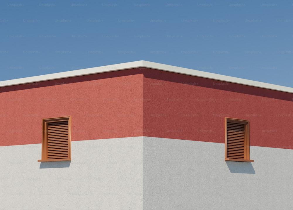 un edificio bianco e rosso con due finestre