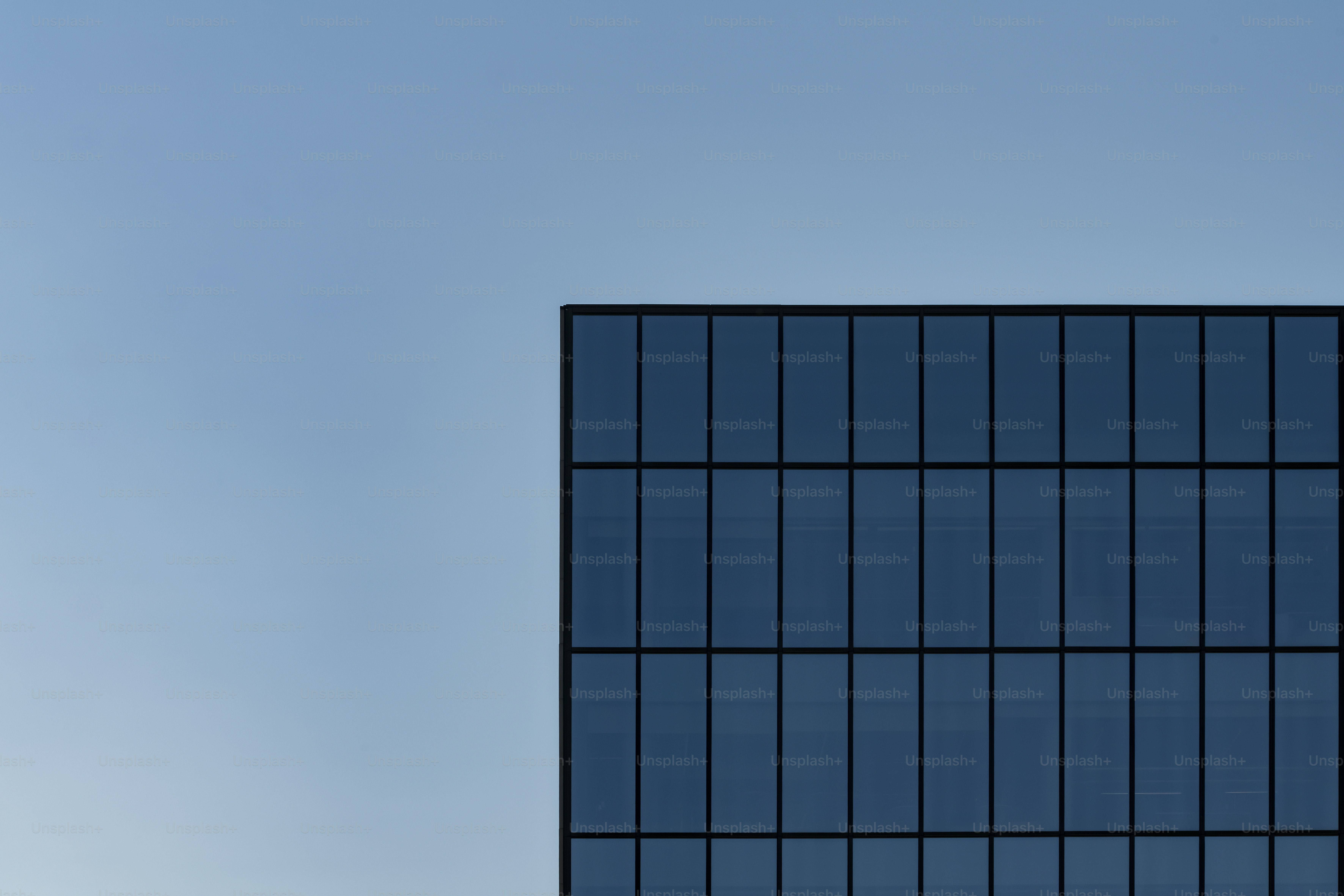 premium_photo-1711132342557-9a81847c7d0f?ixid=M3wxMjA3fDB8MXxzZWFyY2h8MXx8c3R1Y2Fkb29yc2JlZHJpamZ8ZW58MHx8fHwxNzU4MjkzNjg2fDA\u0026ixlib=rb-4.1.0