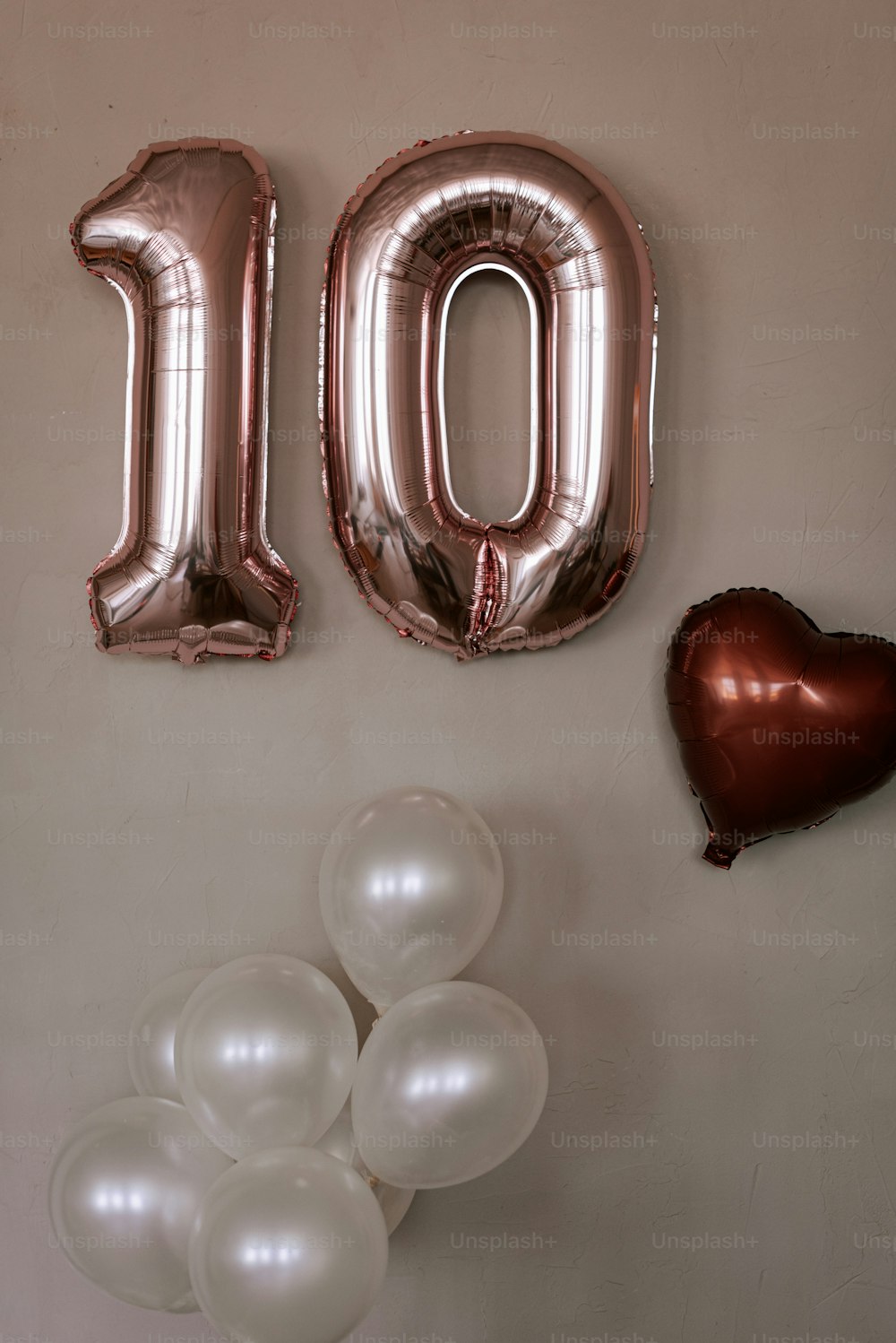 a number 10 balloon and a bunch of balloons