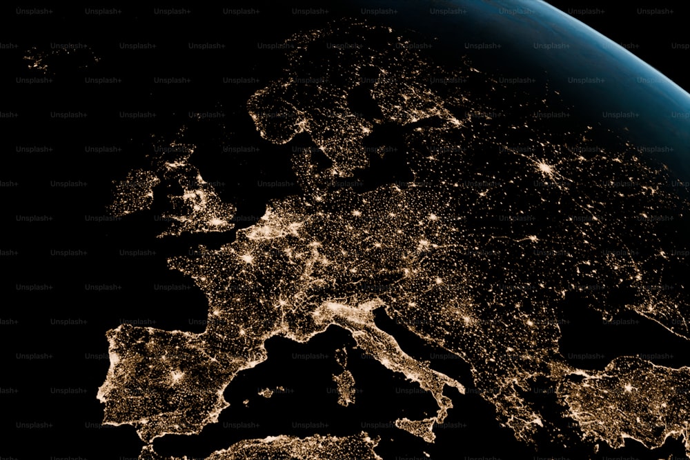 Una veduta dell'Europa di notte dallo spazio
