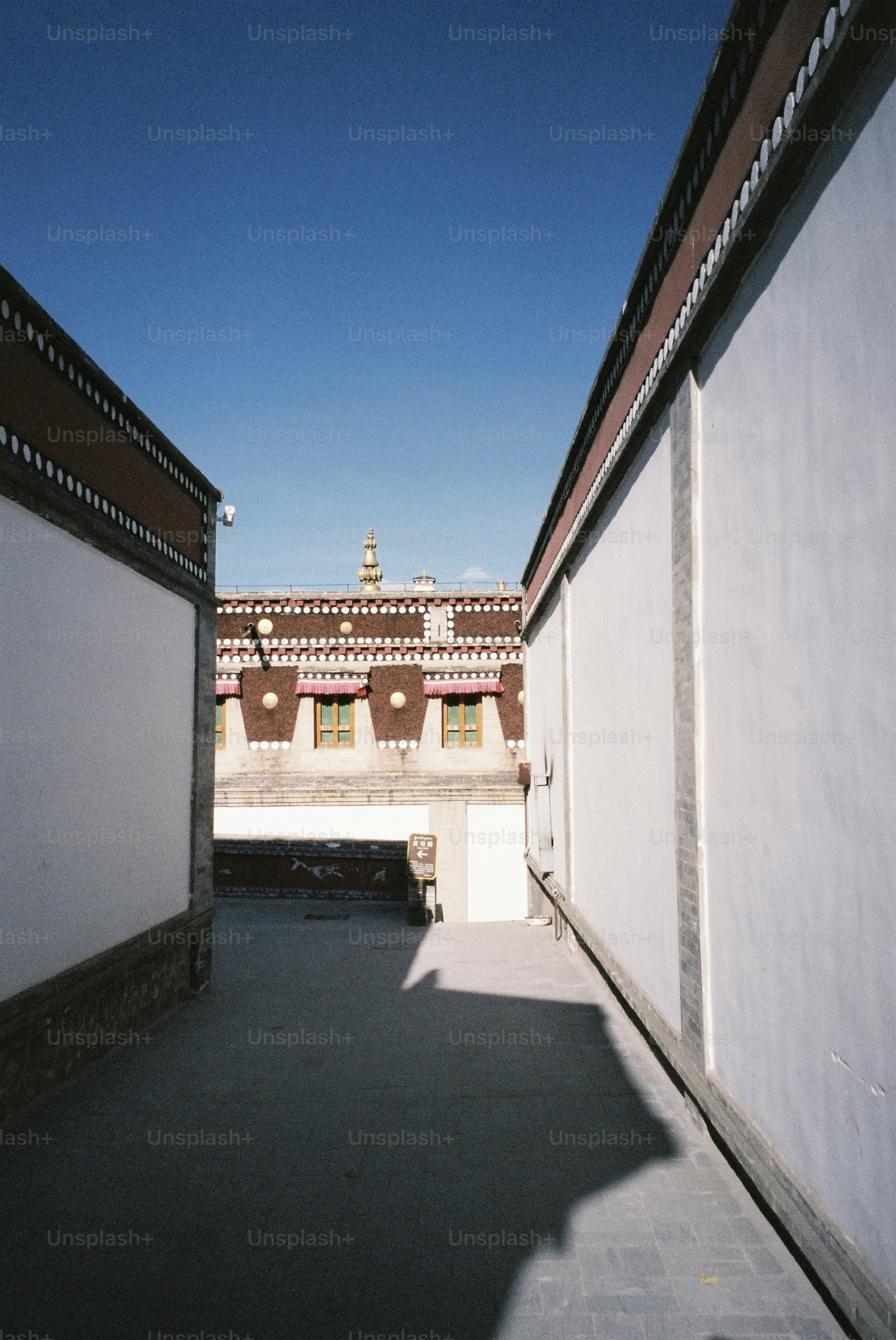 premium_photo-1712313711248-509b3fe777d2?ixid=M3wxMjA3fDB8MXxzZWFyY2h8NHx8bWFuaHVhfGVufDB8fHx8MTczMTAyOTI1NHww\u0026ixlib=rb-4.0.3