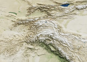 Una imagen satelital de una cadena montañosa cubierta de nieve