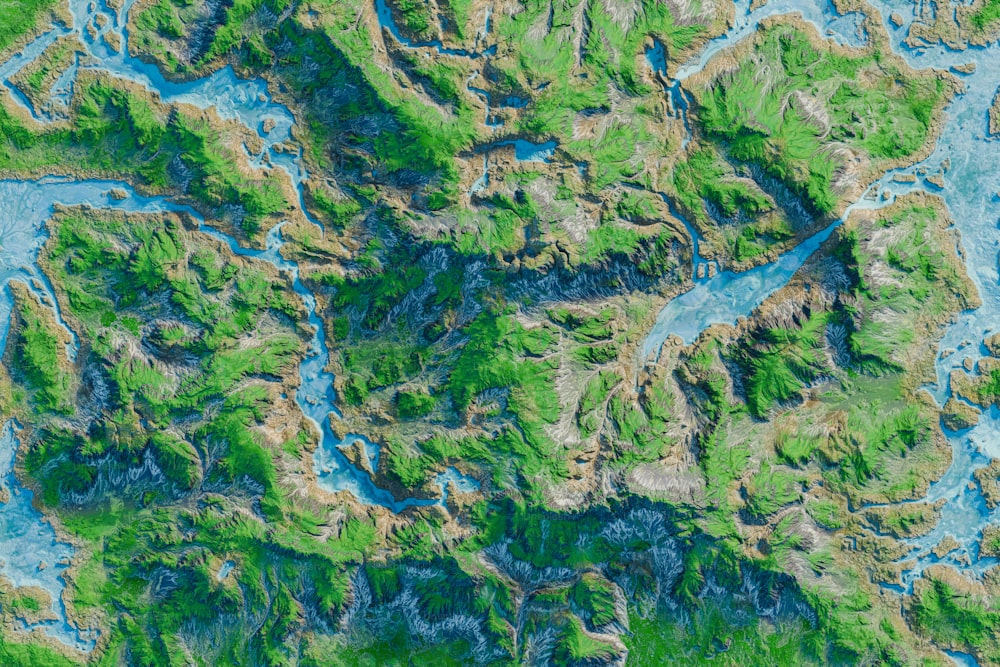 川と陸地の航空写真