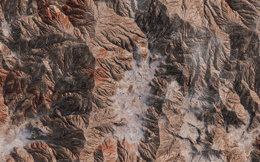 Una vista aérea de una cadena montañosa rocosa