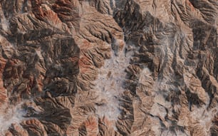 Uma vista aérea de uma cordilheira rochosa