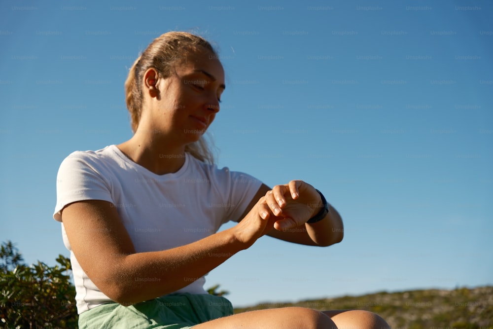 a woman sitting on the ground with her hands together