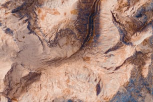 砂漠の山脈の航空写真