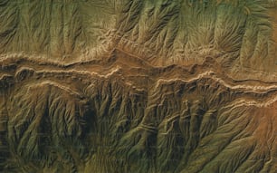 산맥의 지형을 조감도로 촬영한 모습