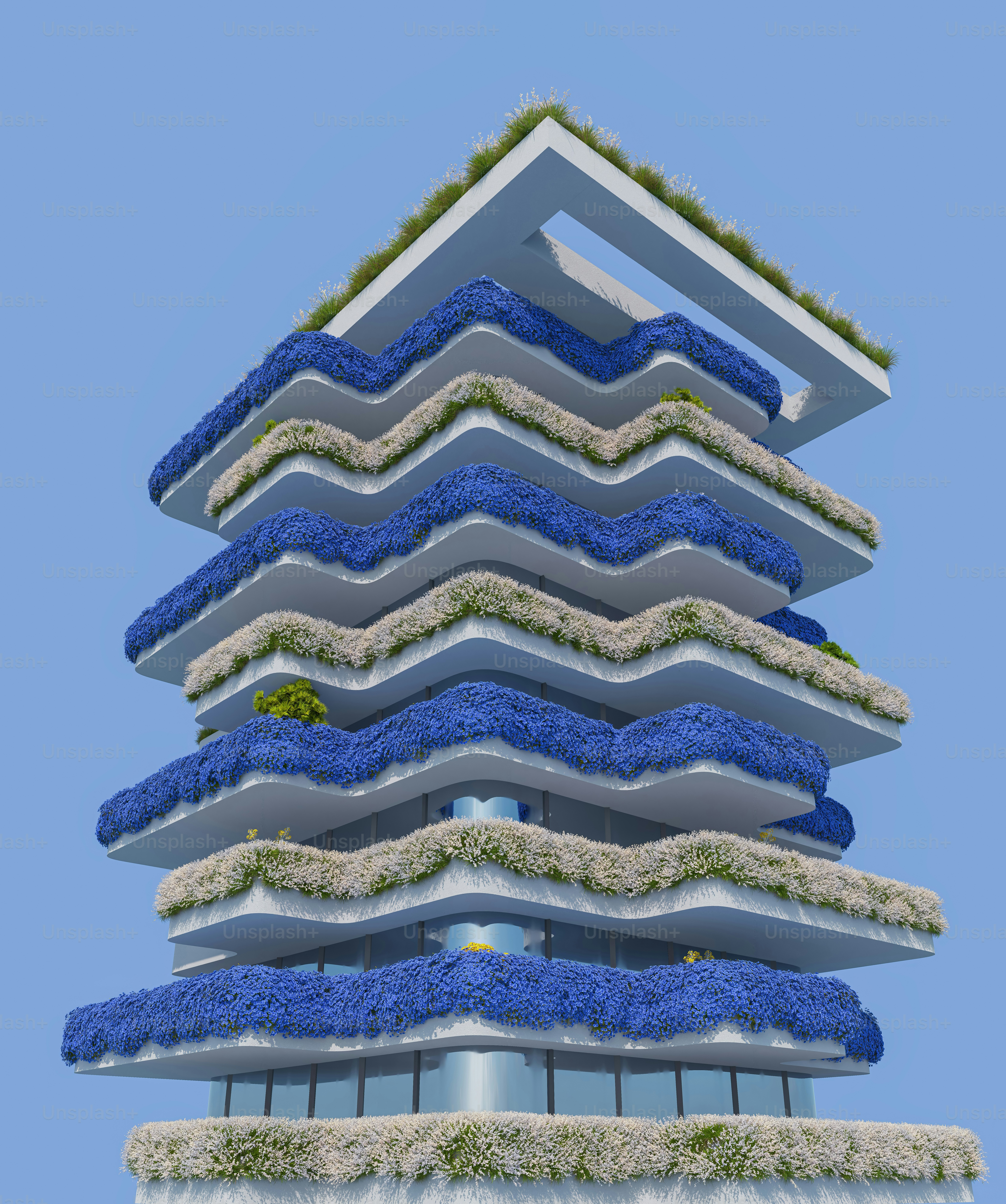 un grand bâtiment avec des fleurs bleues qui poussent dessus