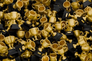 un mucchio di coppe e vasi d'oro lucido