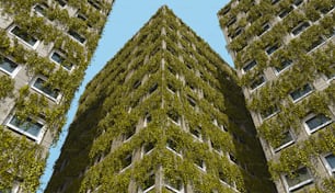 緑の植物がたくさん生い茂るとても高い建物