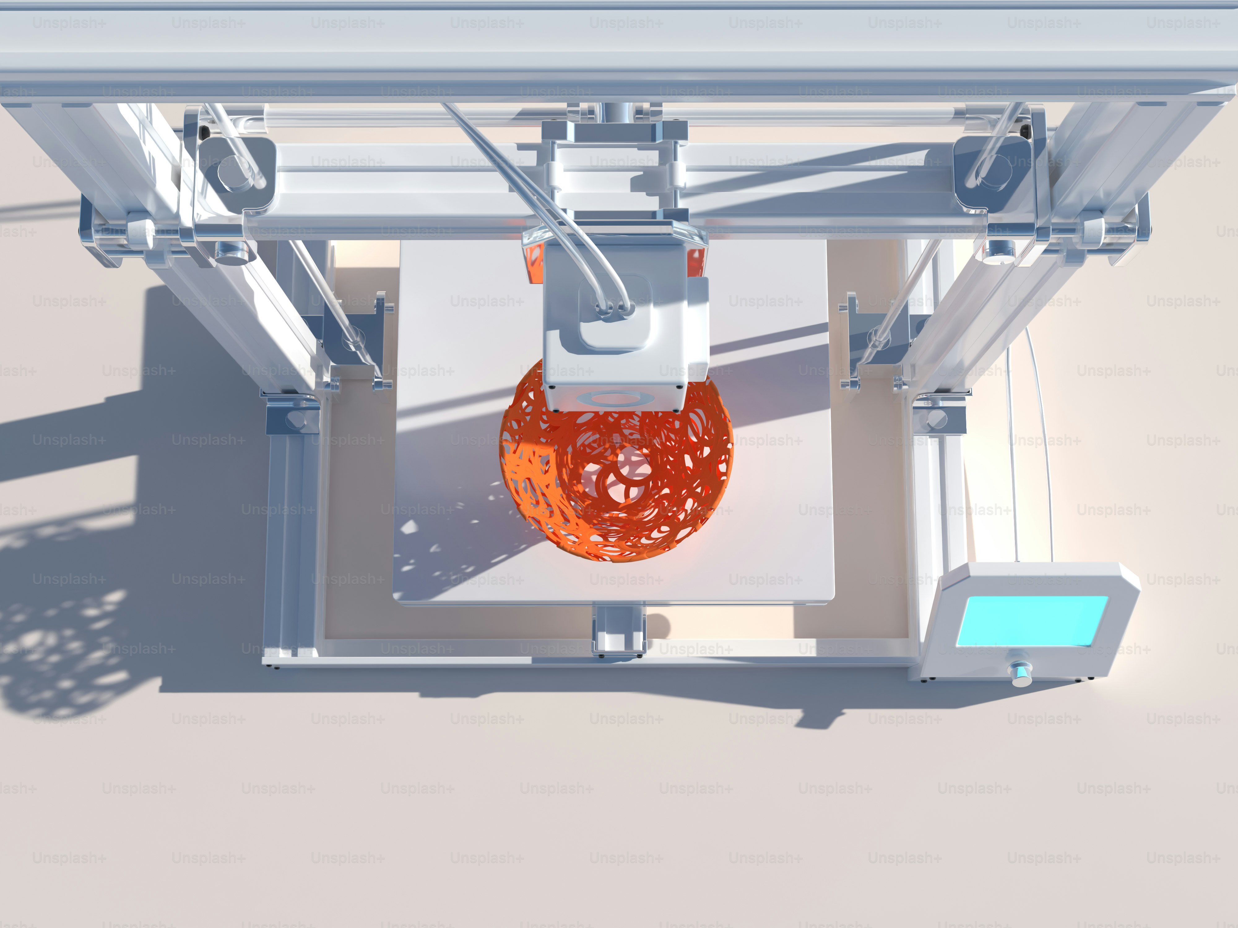 ein roter Gegenstand, der von der Decke eines Gebäudes hängt