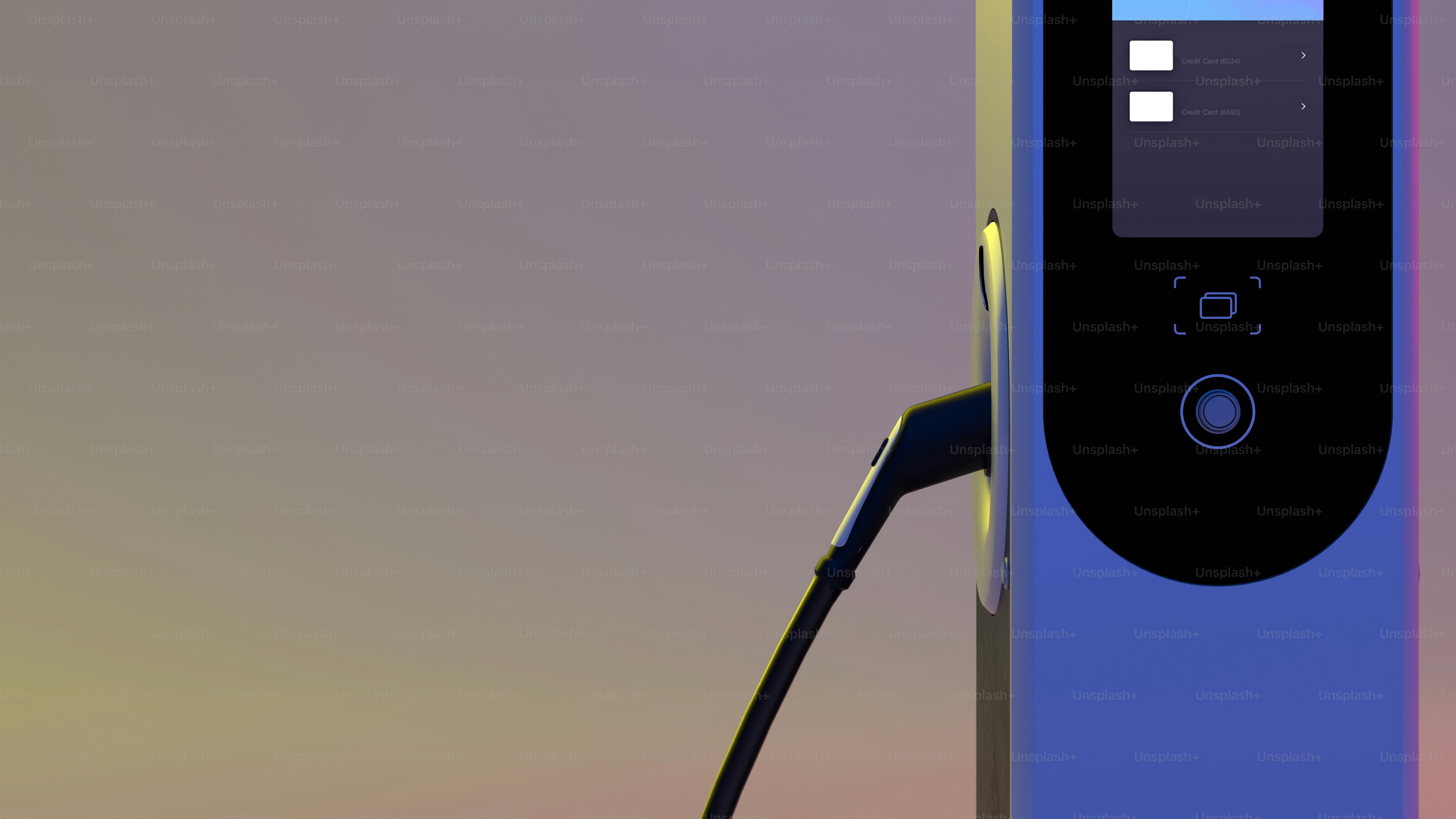 Un primer plano de una bomba de gasolina con un fondo de cielo