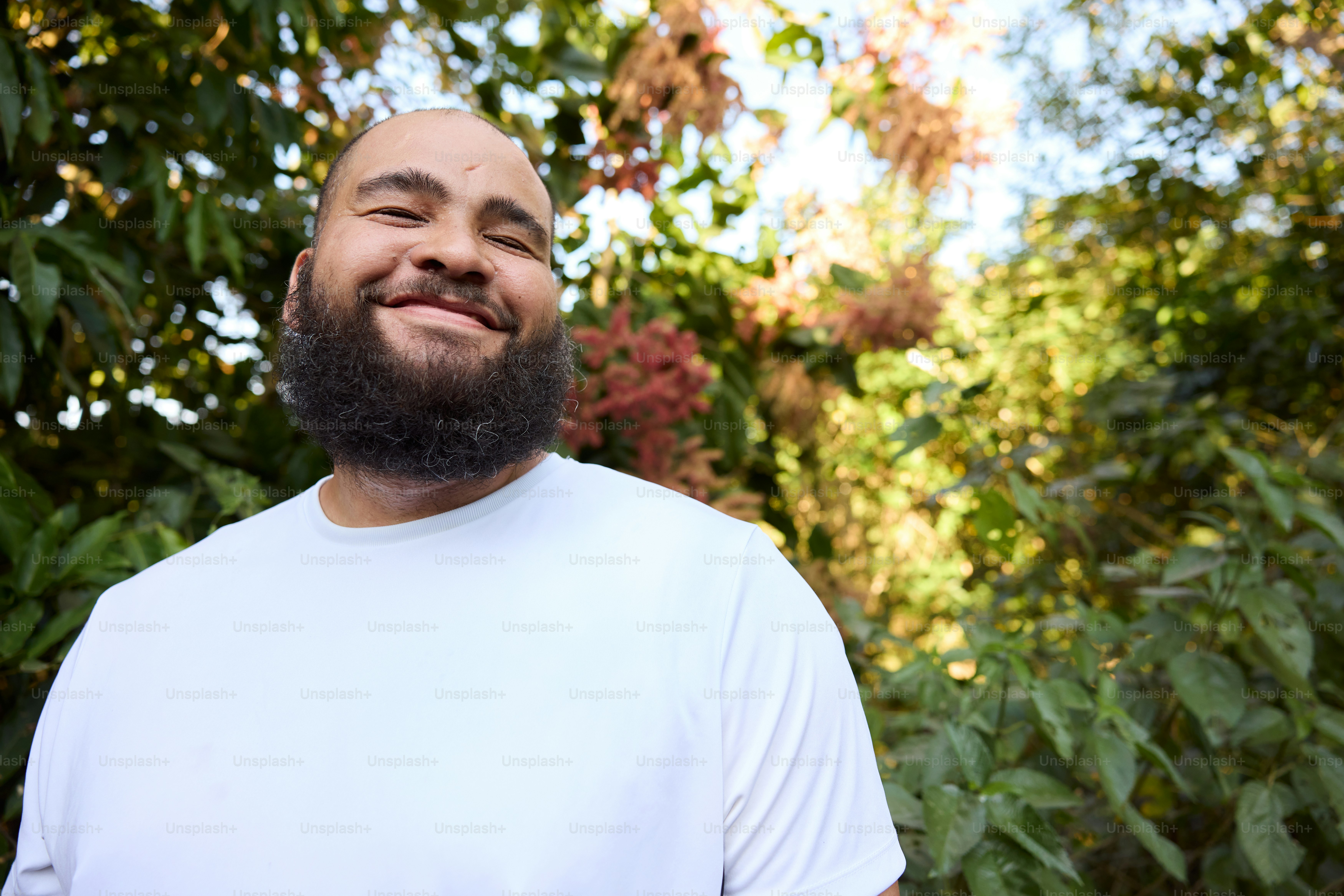 Eine Nahaufnahme einer Person mit Bart