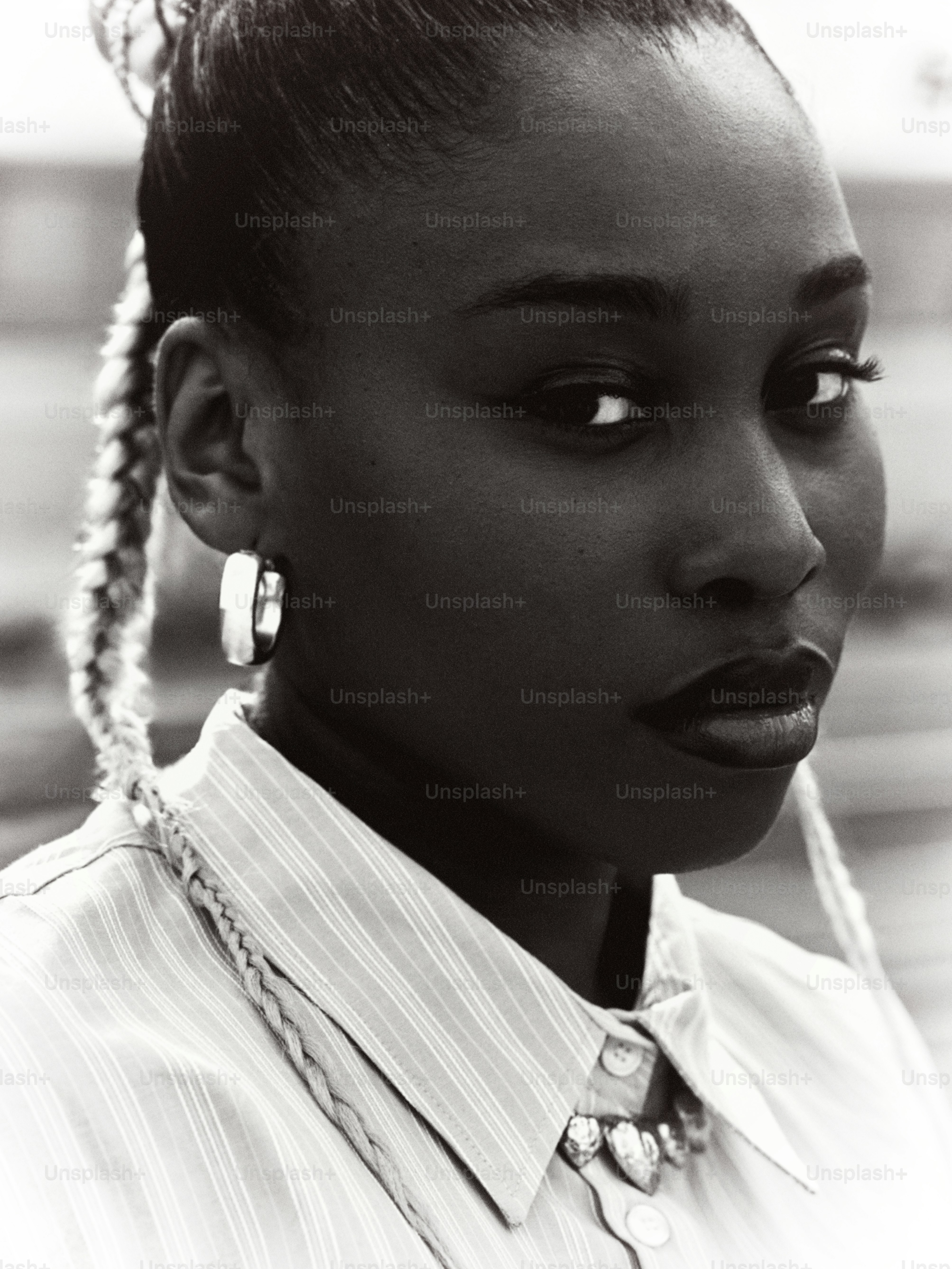 A woman with braids in her hair photo – Fashion Image on Unsplash
