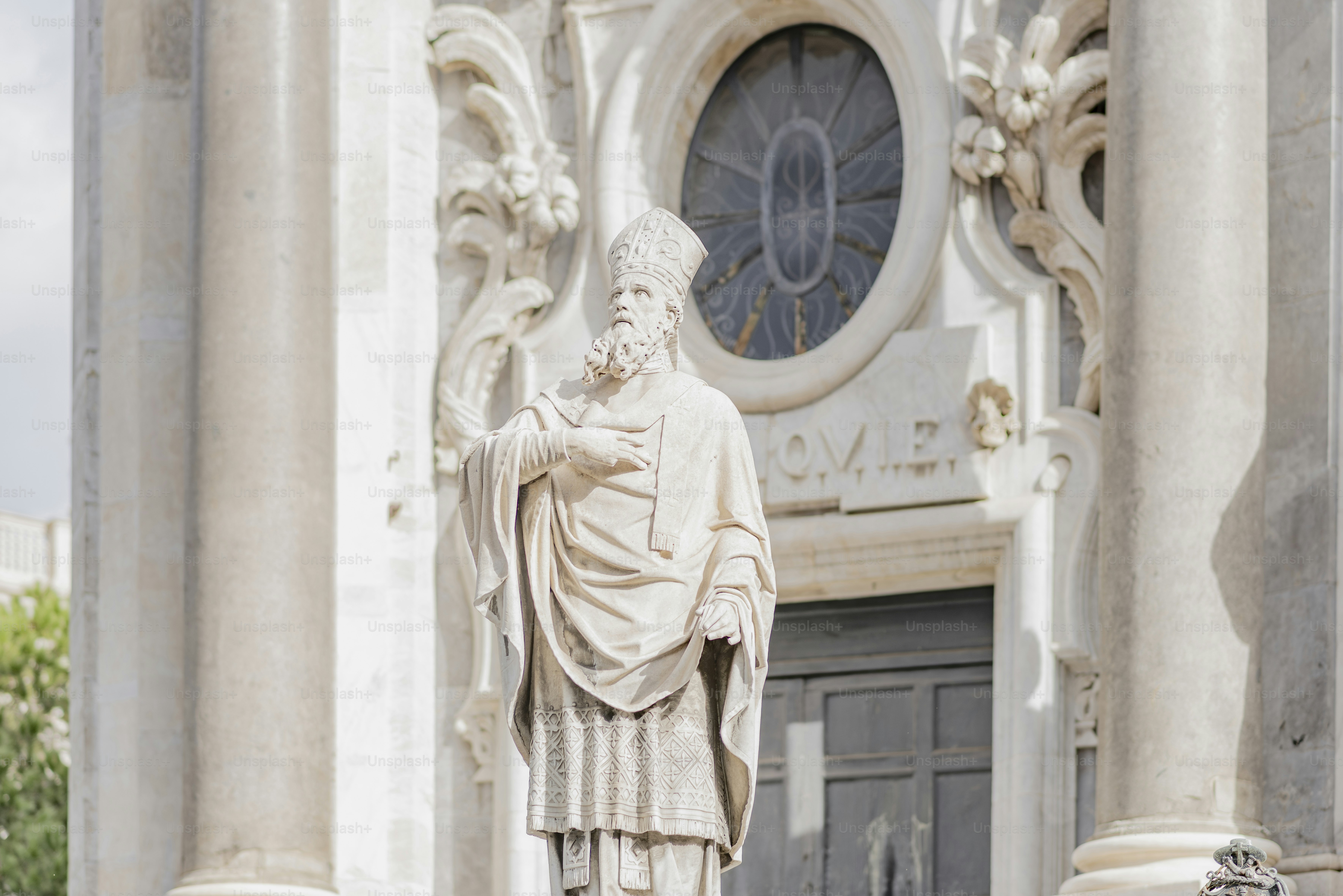 a statue of a man standing in front of a building