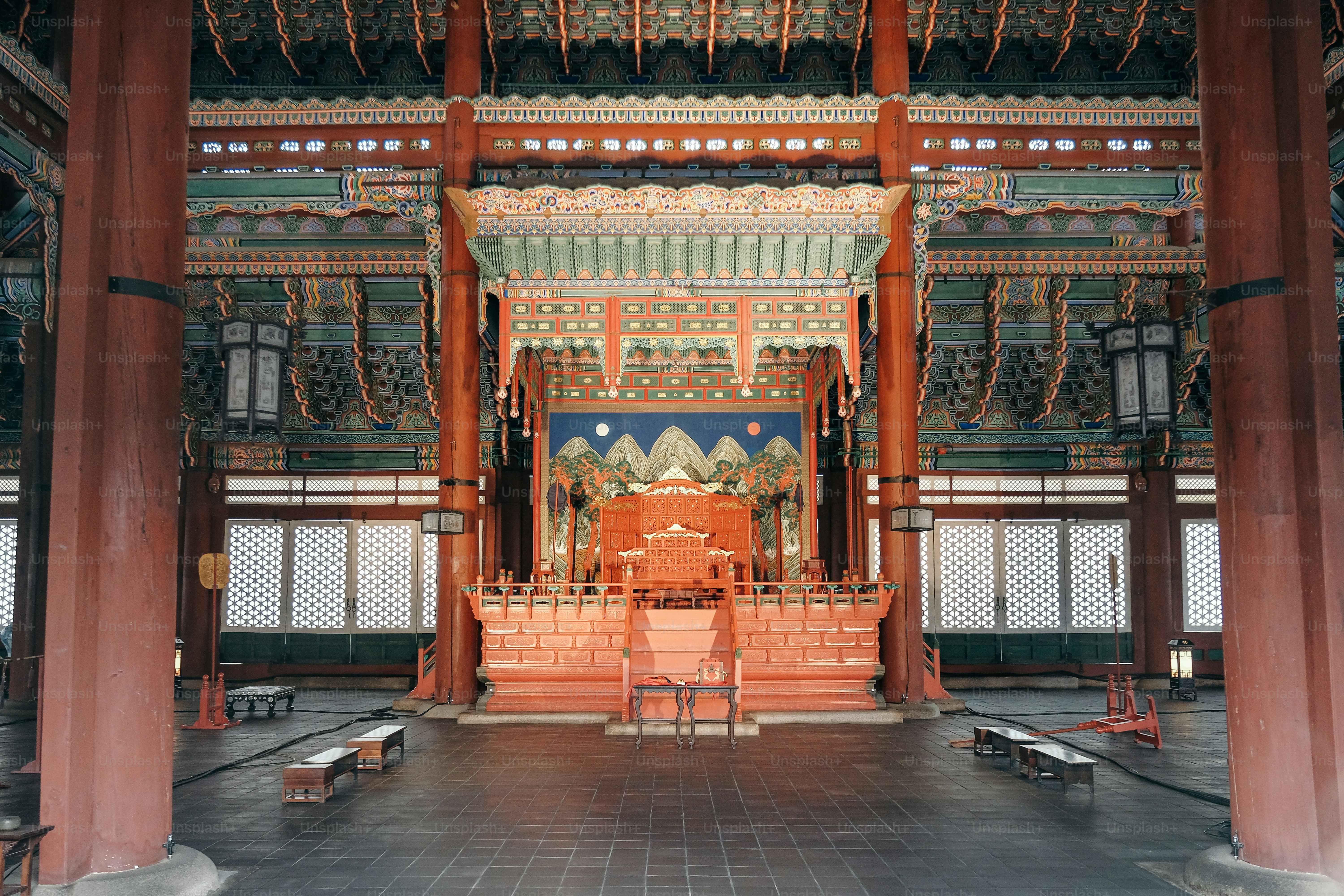 a large building with a bunch of pillars in it