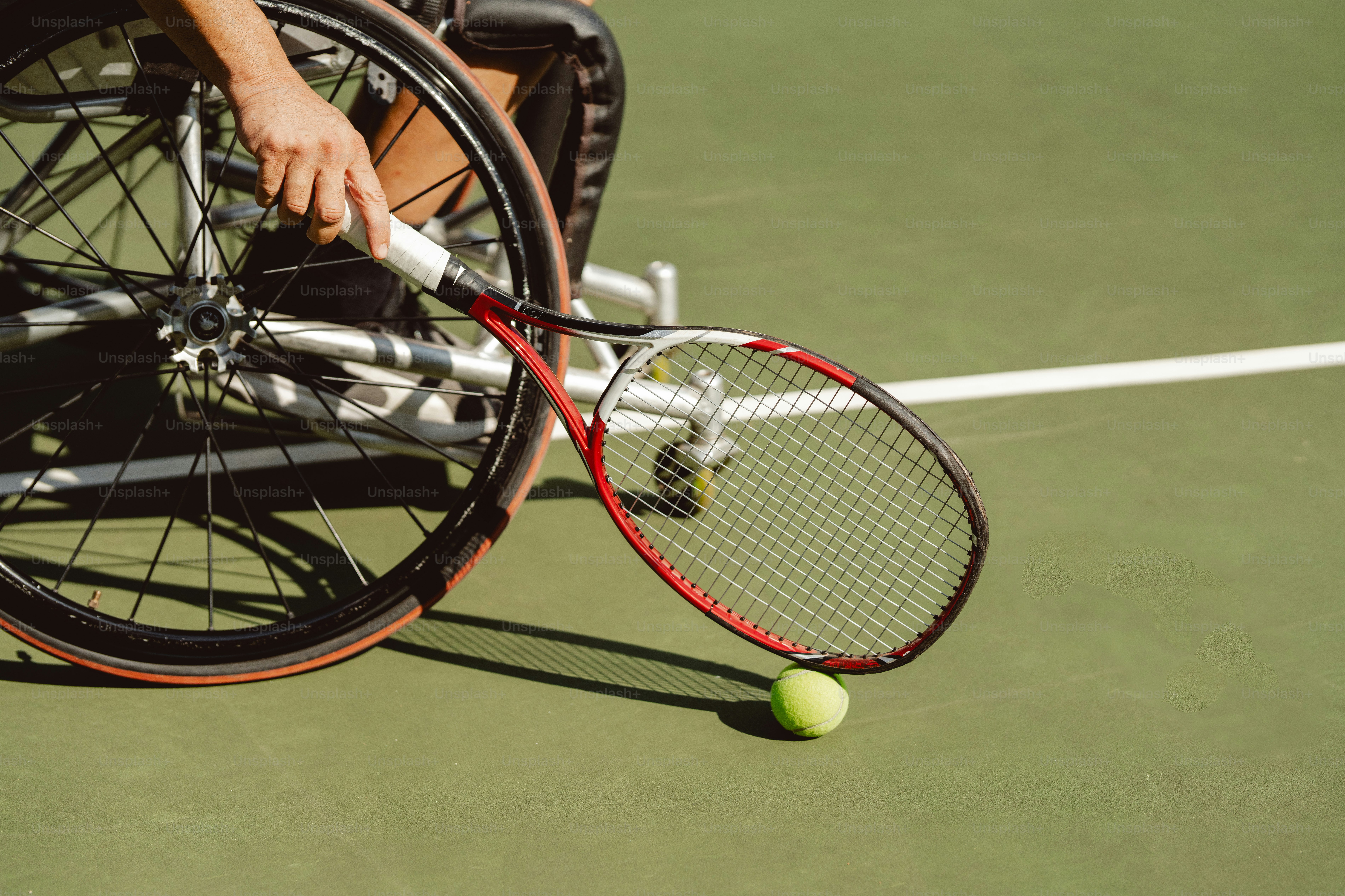 A person in a wheel chair holding a tennis racket photo – Tennis Image ...