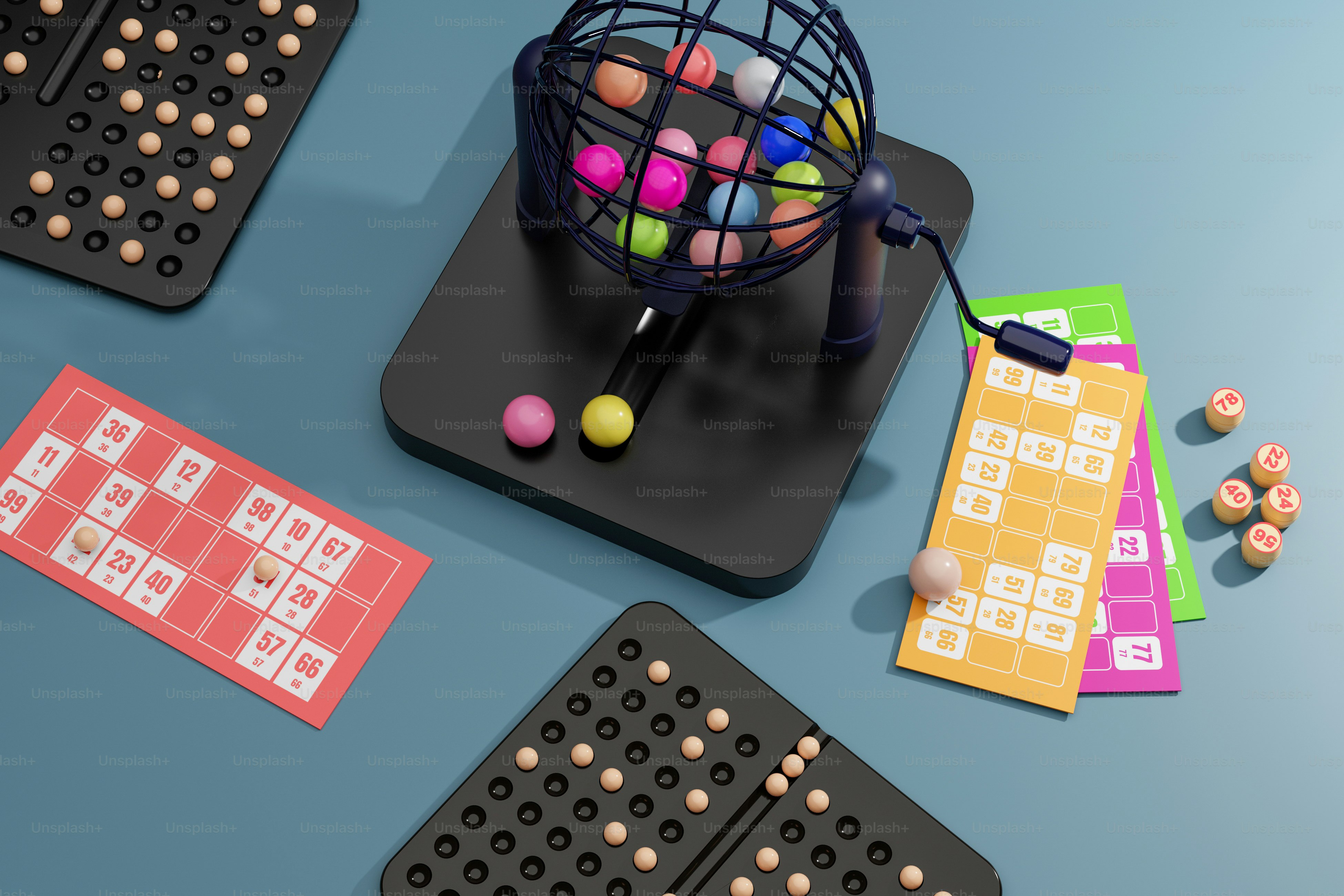 テーブルの上に置かれたゲームピースのグループ