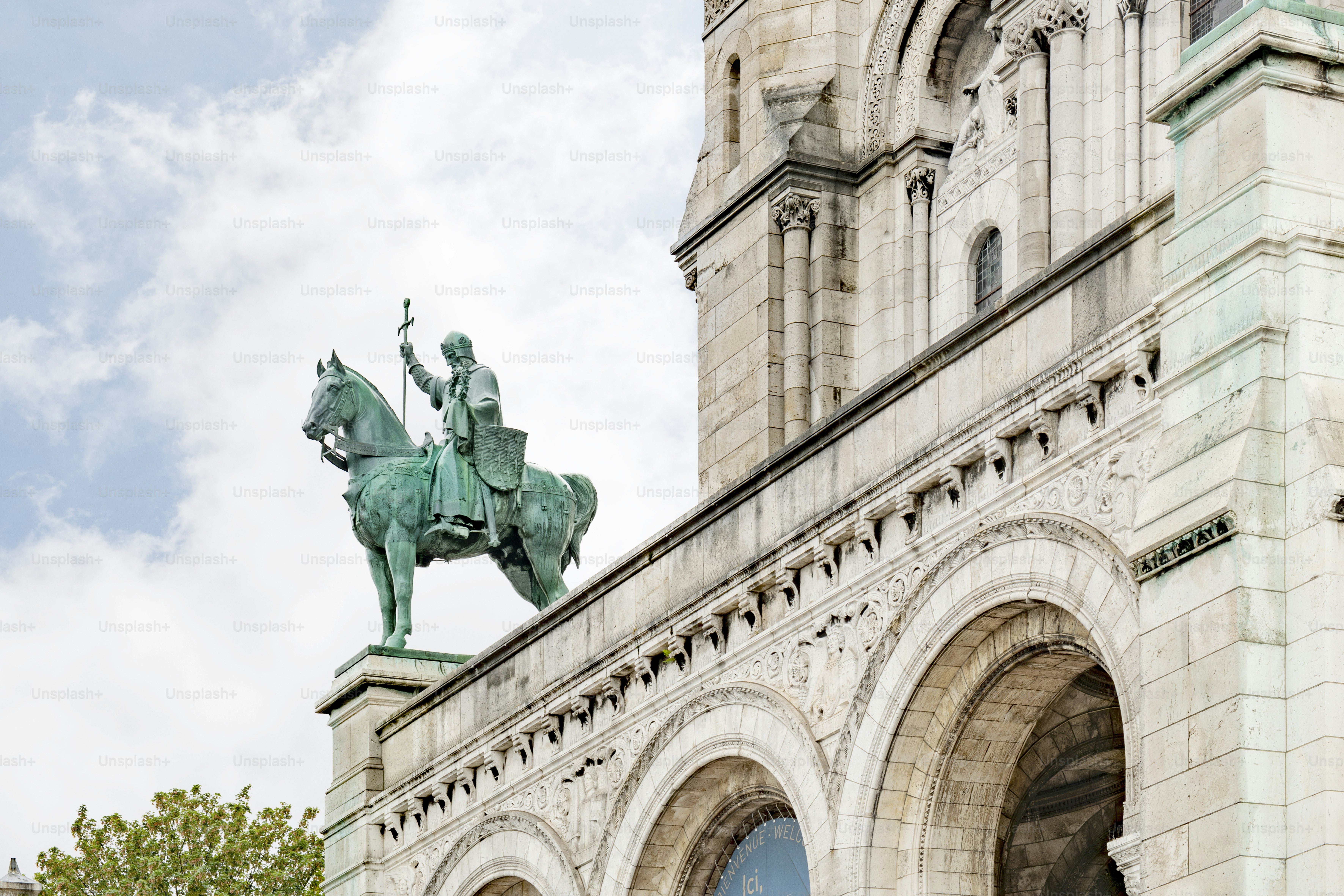 a statue of a man on a horse on top of a building