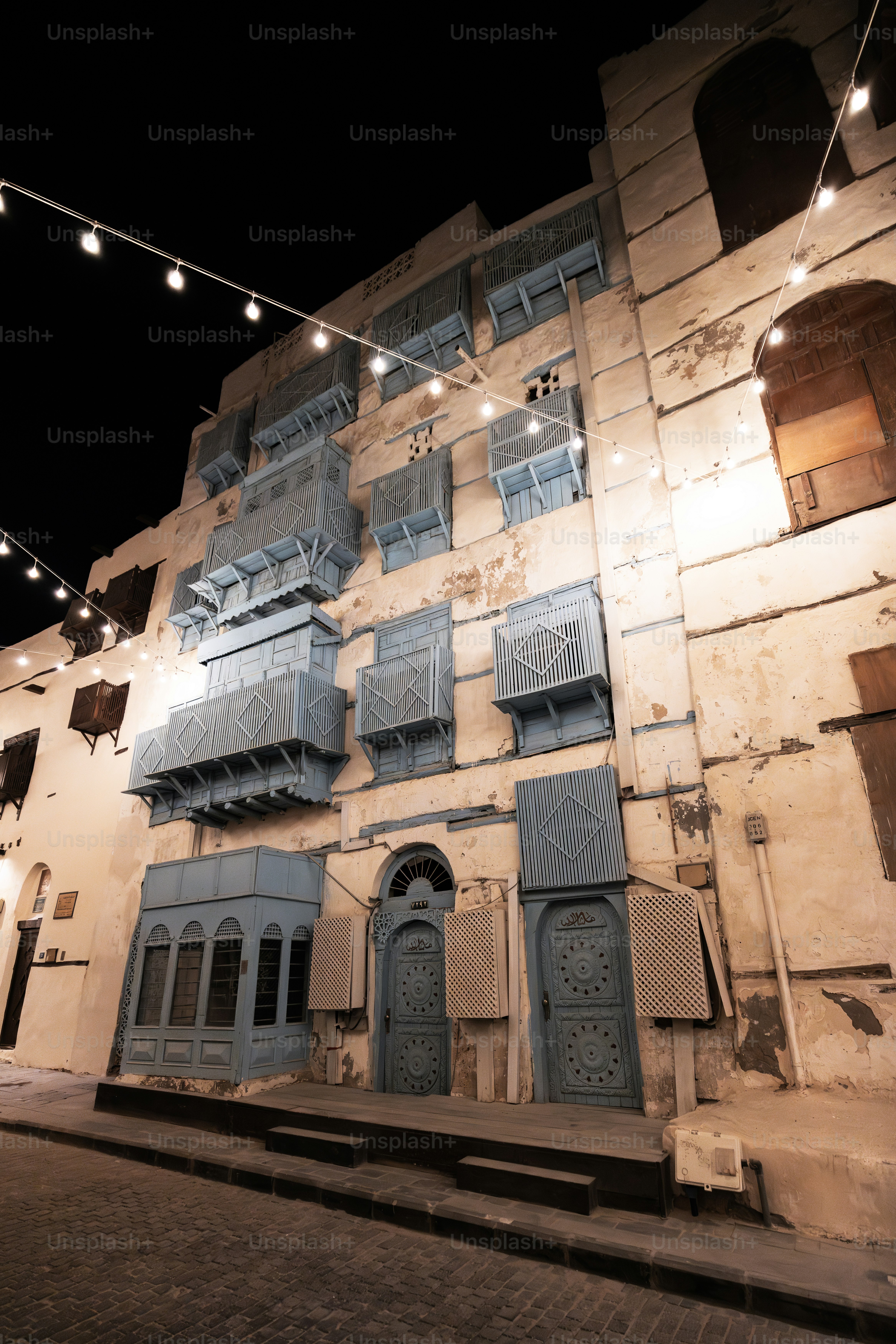 A building that has a bunch of lights on it