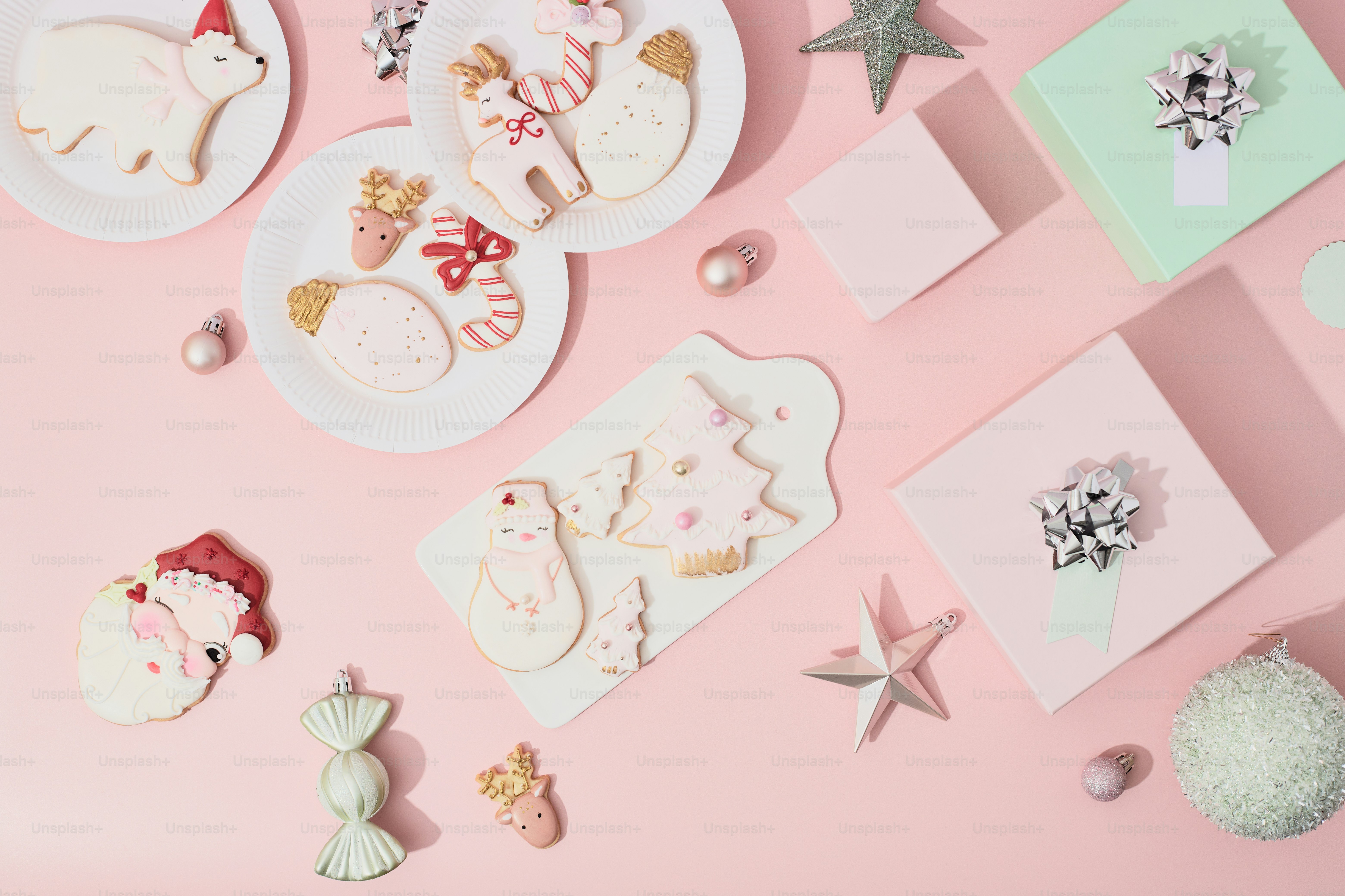 A table topped with lots of different types of cookies
