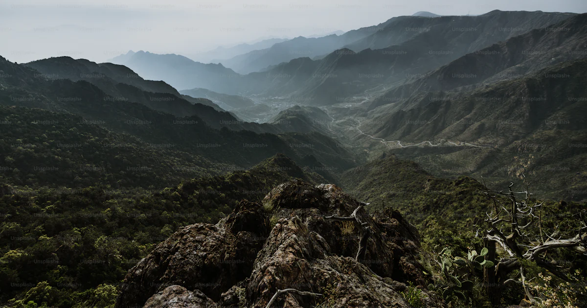 High Ridge Viewpoint A view of a mountain range from a high point of view photo – Wallpaper ...